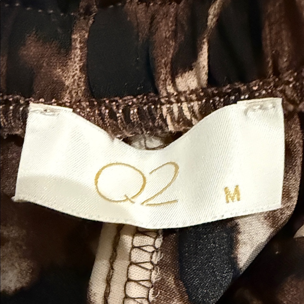 Q2 Leopard Print Wide Leg Pants with Red Accent - Picture 3 of 3